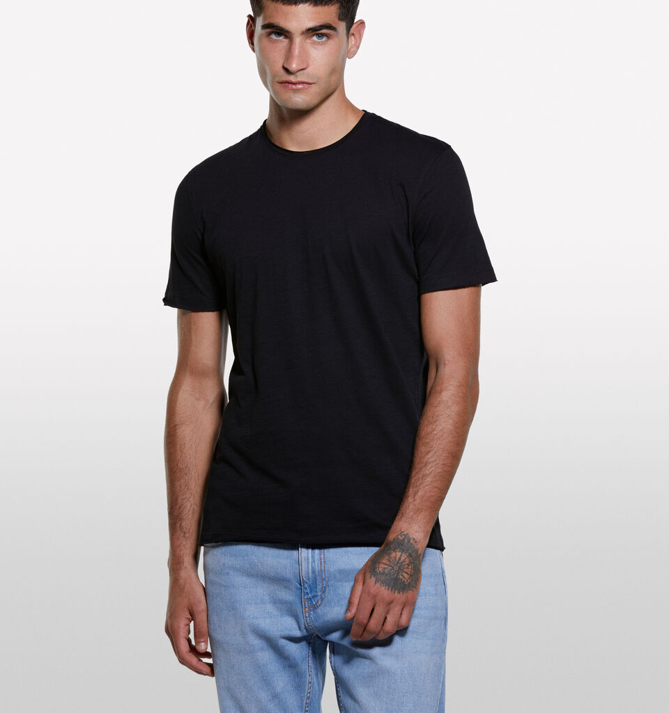 Schwarzes Slim-Fit-Kurzarm-T-Shirt - kurzärmeliges t-shirt für herren - Schwarz | Sisley image number 3